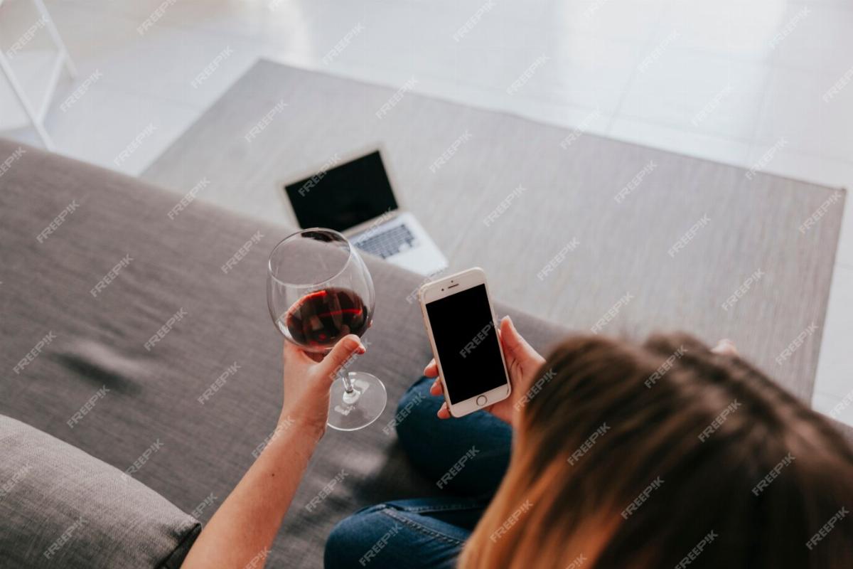Certaines applications pour les smartphones aident les étudiants et les amateurs de vin à apprendre la dégustation du vin